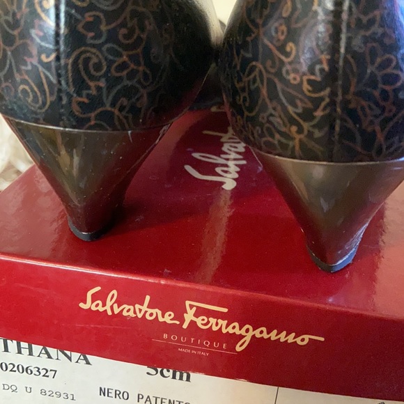 Salvatore Ferragamo use shoes - Picture 3 of 8